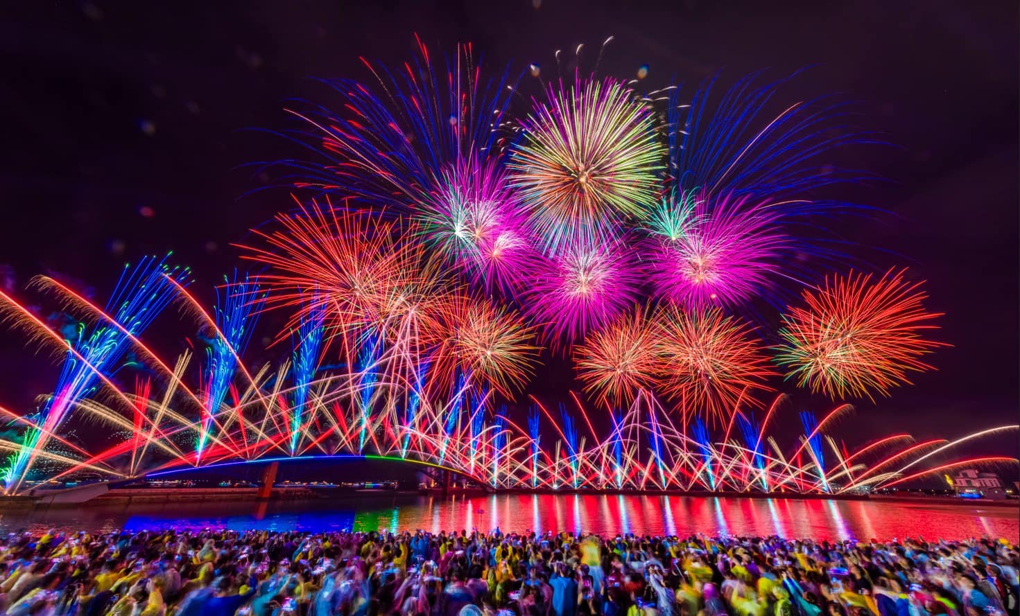 2024澎湖國際海上花火節5/2登場　27場煙火、無人機秀璀璨至7月底