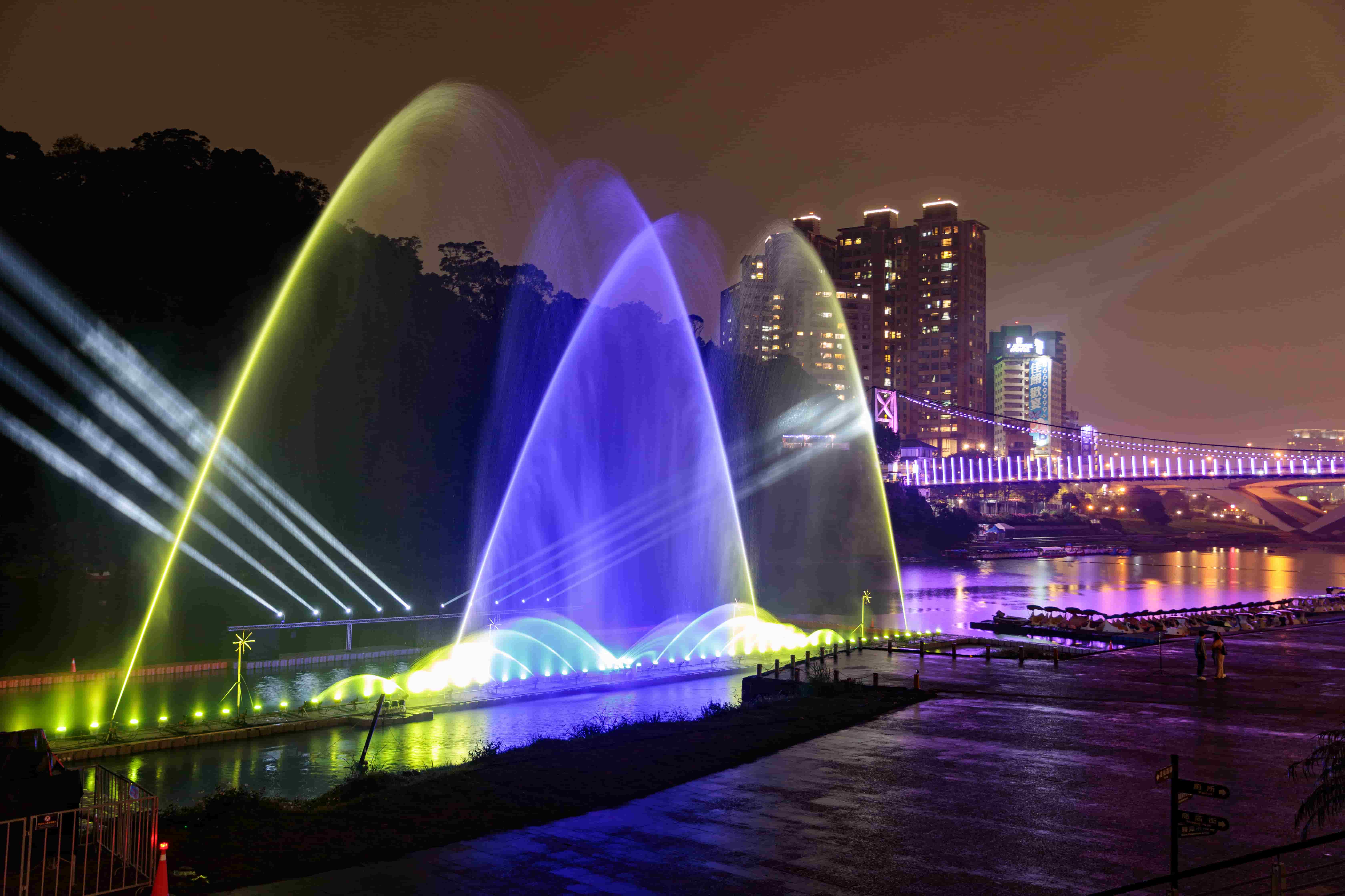 2024碧潭水舞5/17登場璀璨整個暑假　煙火秀、神秘藝術裝置加碼演出