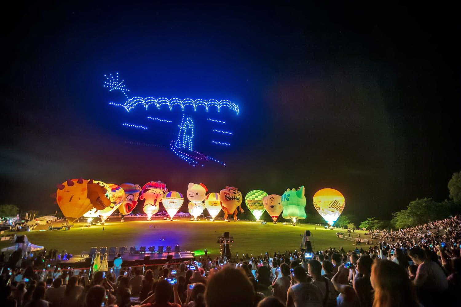 史上最大！台東熱氣球嘉年華7/6～8/19登場　30顆熱氣球、12場光雕音樂會超吸睛