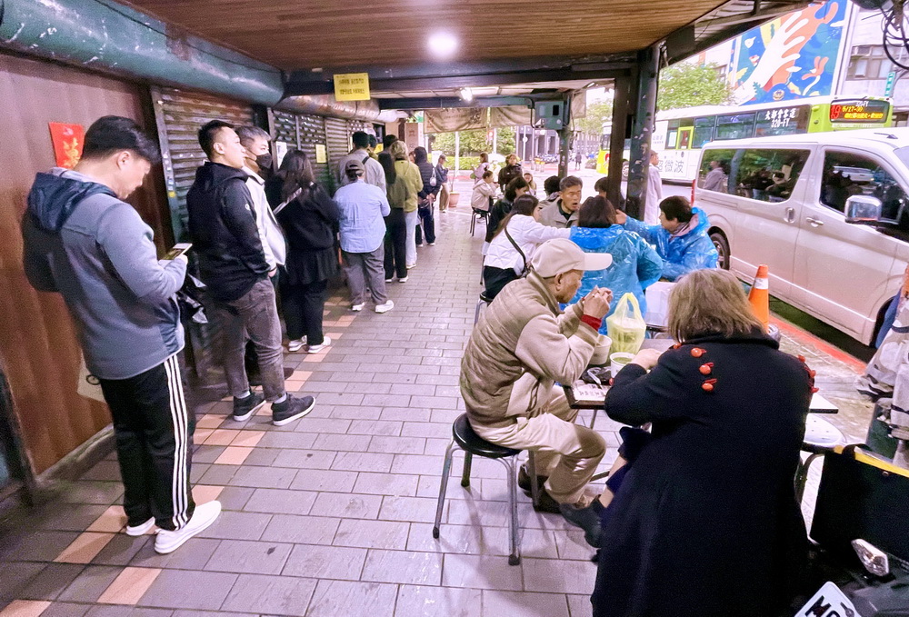 300元吃遍萬華4家《米其林》必比登　刈包、碗粿、魯肉飯、菊花肉麵大口嘗