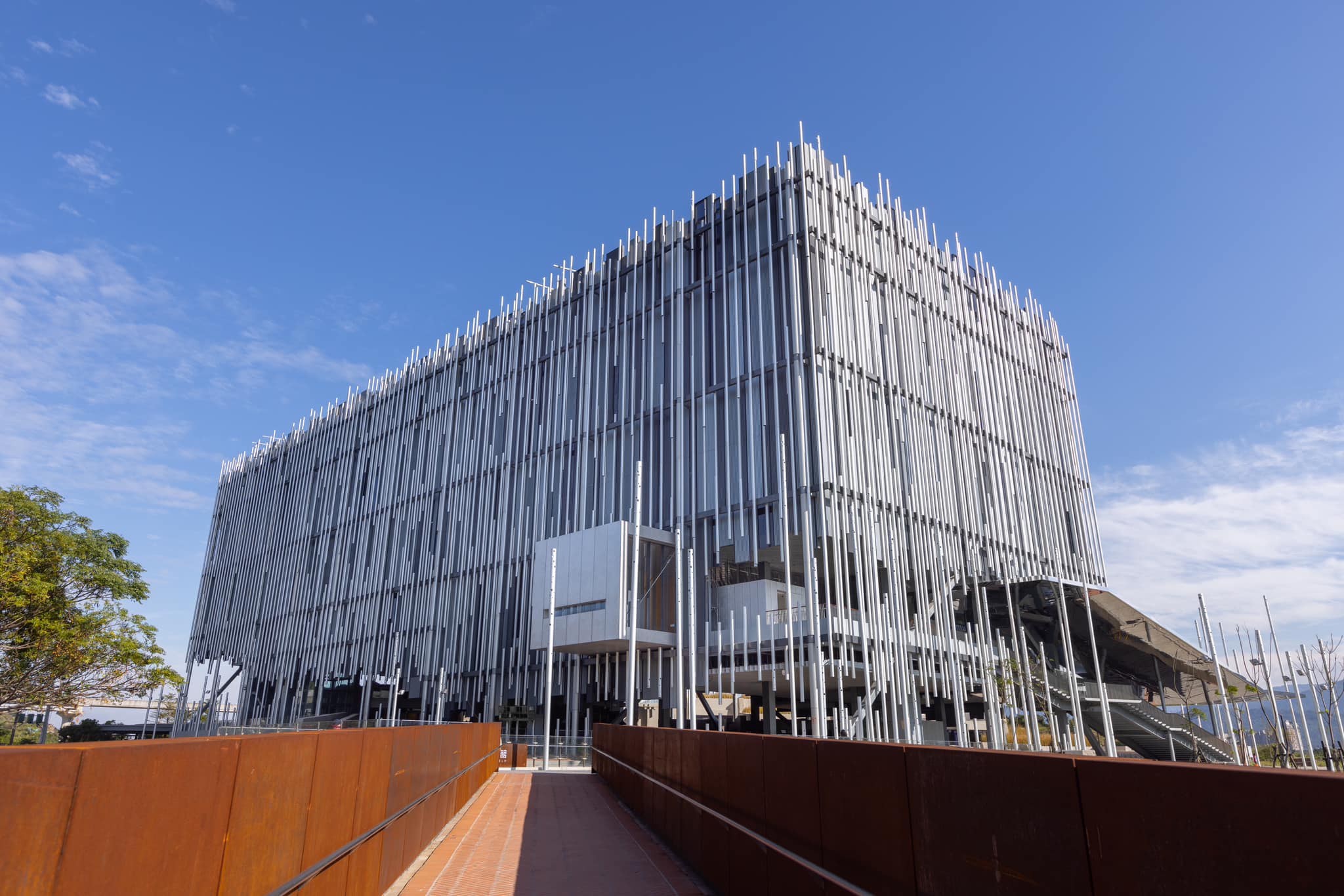 新北市美術館4/25開幕　煙火秀、光雕秀、周末市集齊出場，日夜都精彩