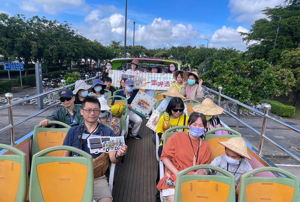 台南雙層巴士「盲盒旅遊」開跑　依季節各推3條路線，760元起吃玩府城
