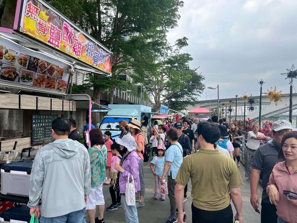 碧潭假日新亮點！　行動餐車市集、農夫市集，即起進駐東、西岸