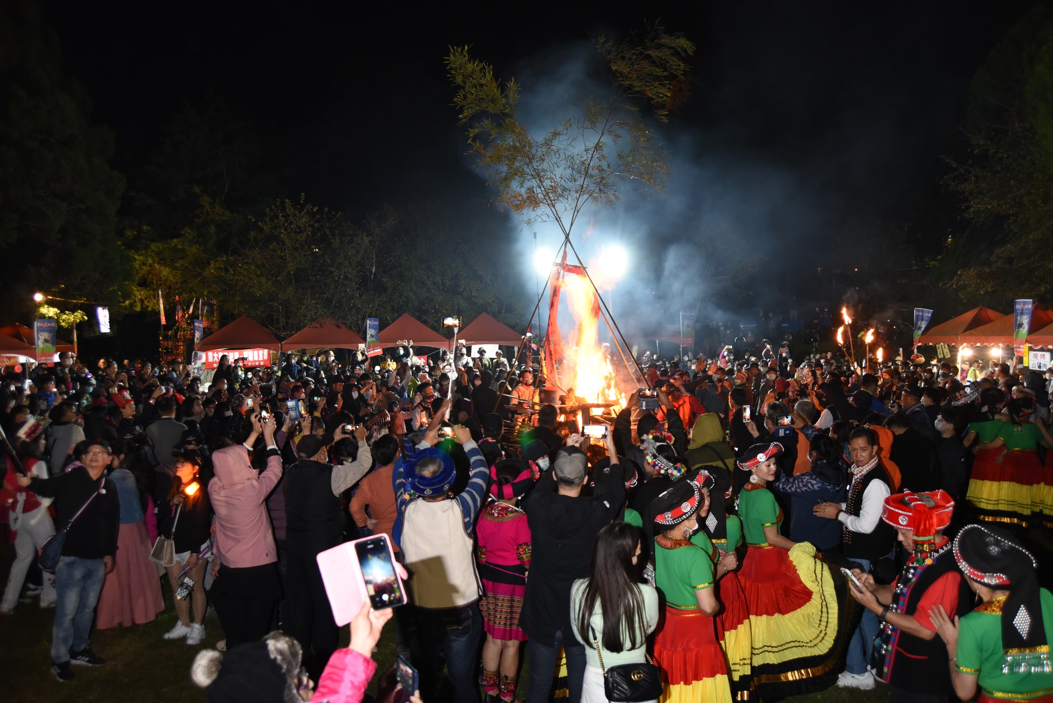 清境火把節10/27、28登場　熊熊篝火、無數火炬點燃清境夜空