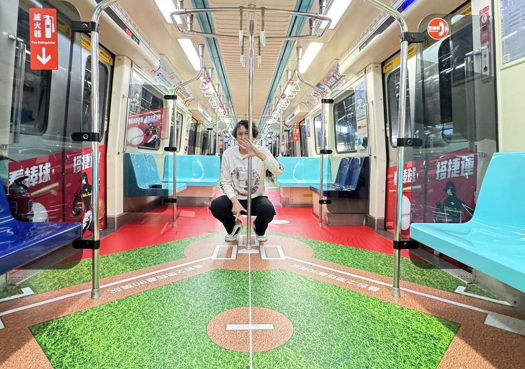 亞錦賽開打在即　北捷推出「看棒球搭捷運」彩繪列車　國父紀念館站變身為棒球主題站